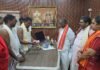శ్రీశైలం భ్రమరాంబ అమ్మవారికి అగ్గిపెట్టెలో పట్టే పట్టుచీర సమర్పణ..!